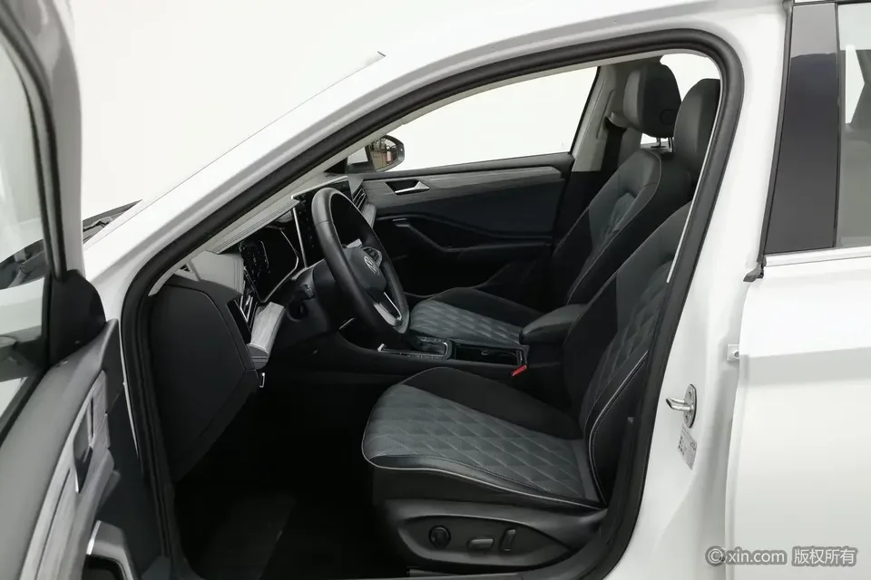Volkswagen Sagitar Sagitar 2023 300TSI DSG Excellence Edition 2023 — thumbnail 5