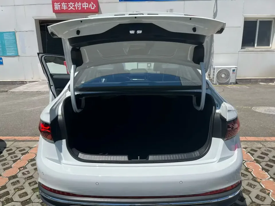 Volkswagen Sagitar Sagitar 2025 Modification 2: 300TSI DSG Beyond Edition 2026 — thumbnail 3