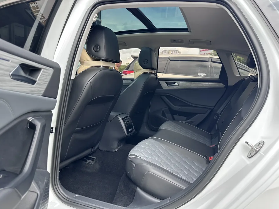 Volkswagen Sagitar Sagitar 2025 Modification 2: 300TSI DSG Beyond Edition 2025 — thumbnail 5