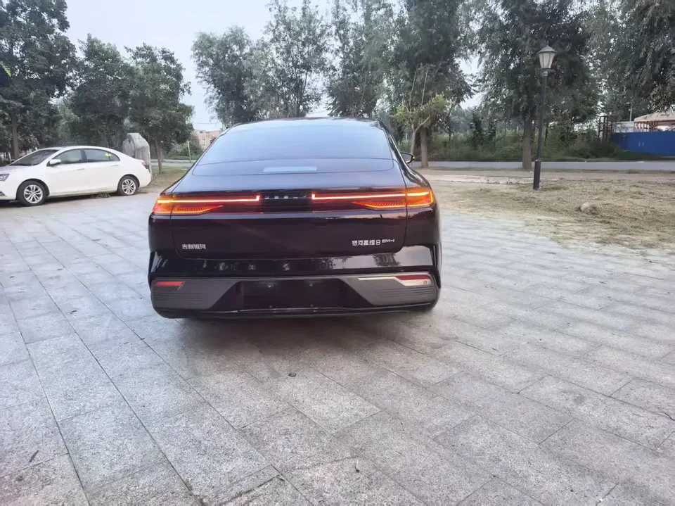 Geely Galaxy Star 8 PHEV Galaxy Star 8 PHEV 2025 130km EM-i Premium Edition 2025 — thumbnail 2
