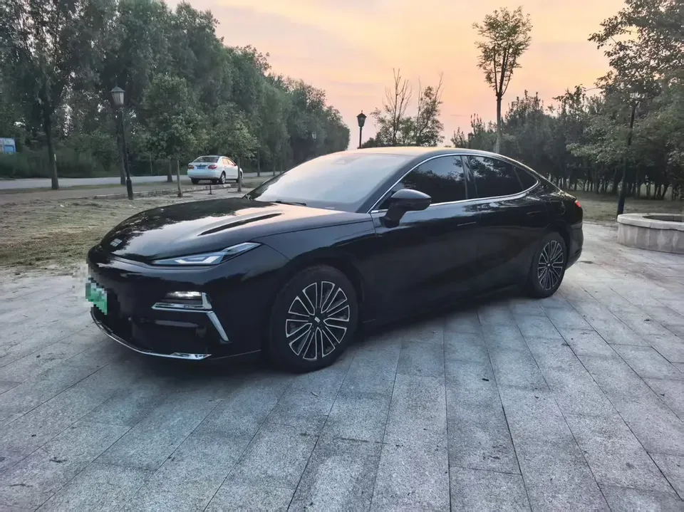 Geely Galaxy Star 8 PHEV Galaxy Star 8 PHEV 2025 130km EM-i Premium Edition 2025 — photo 1, buy with delivery to Moscow