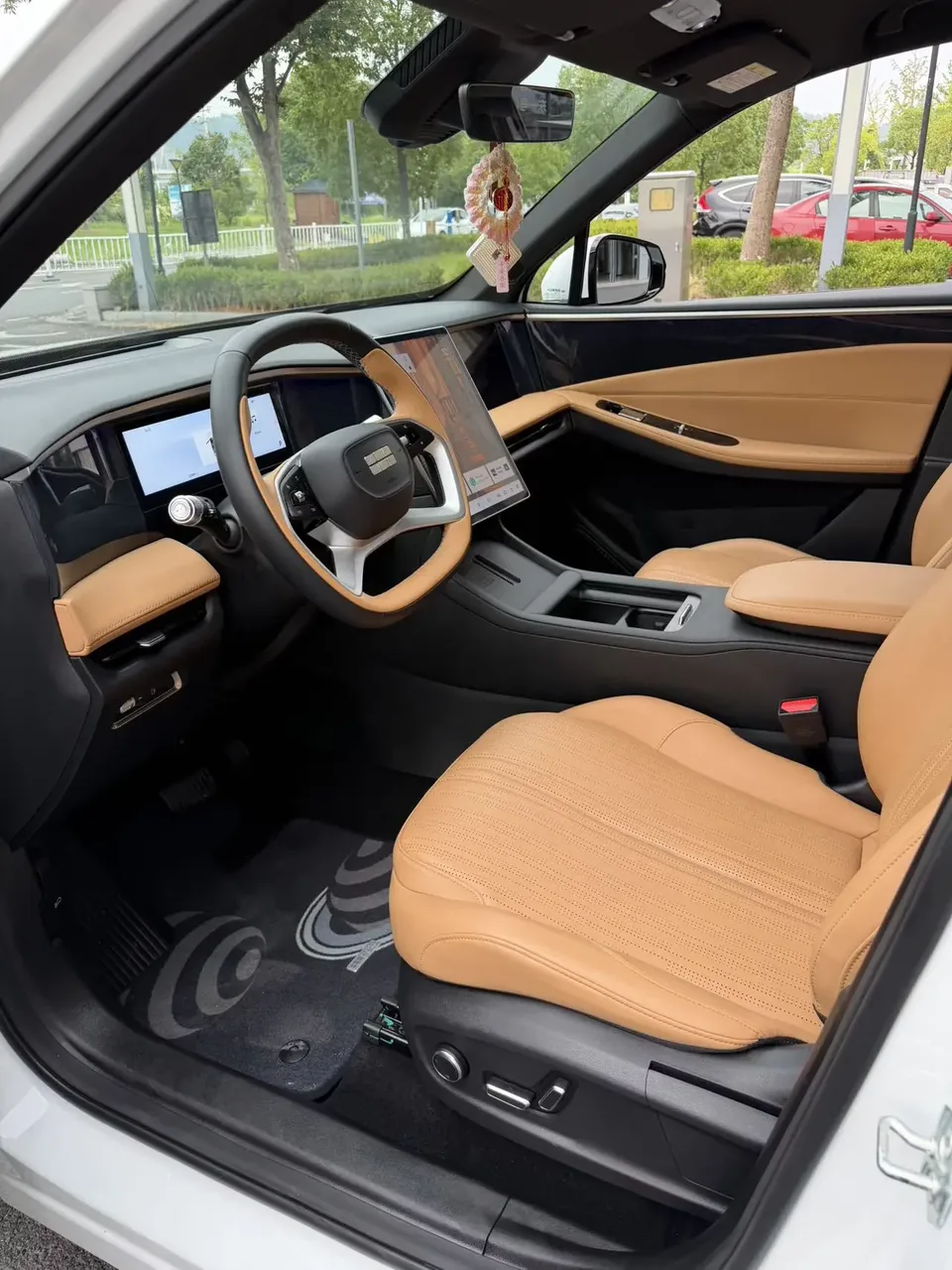 Geely Galaxy L7 Galaxy L7 2023 1.5T DHT 115km MAX 2024 — thumbnail 4