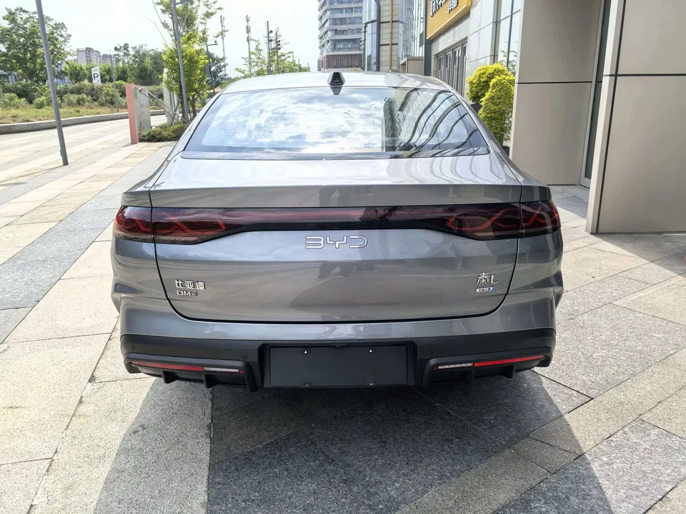 BYD Qin L DM Qin L DM 2025 DM-i 120KM Intelligent Driving Edition 2025 — thumbnail 2