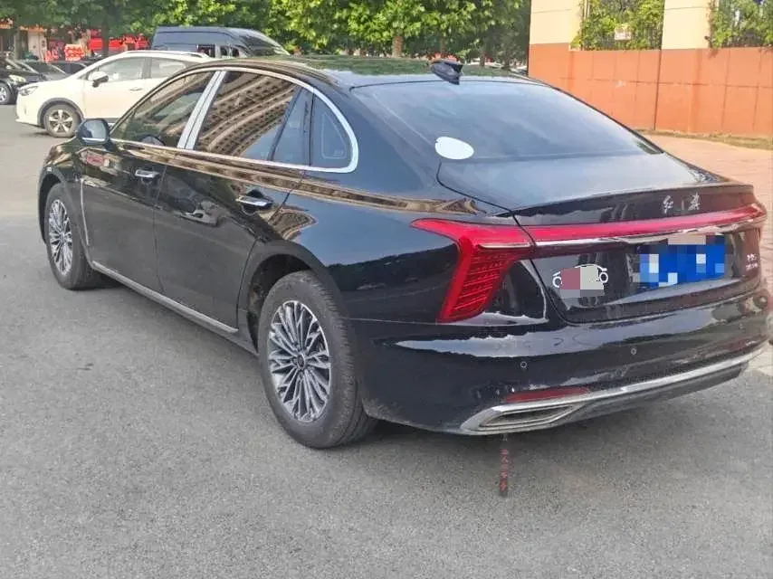 Hongqi H5 Hongqi H5 2024 1.5T DCT Zhilian Qiyun Edition 2024 — thumbnail 2