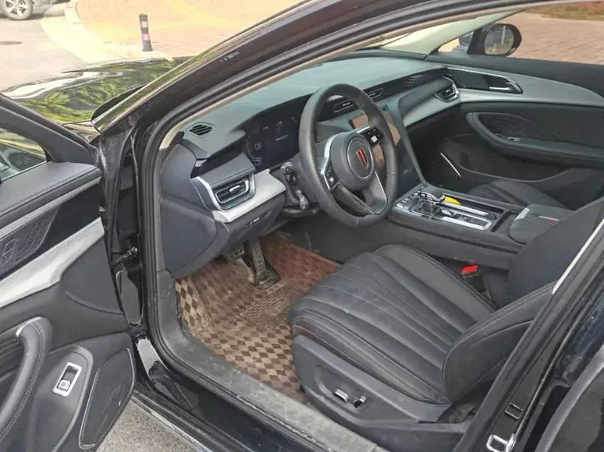 Hongqi H5 Hongqi H5 2024 1.5T DCT Zhilian Qiyun Edition 2024 — thumbnail 3