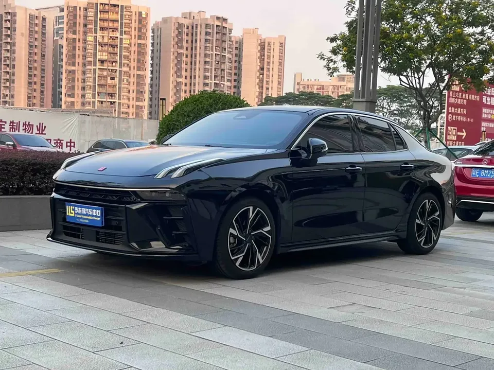 Lynk & Co 03 Lynk & Co 03 2025 1.5TD DCT Champion Edition Pro 2025 — photo 1, buy with delivery to Moscow