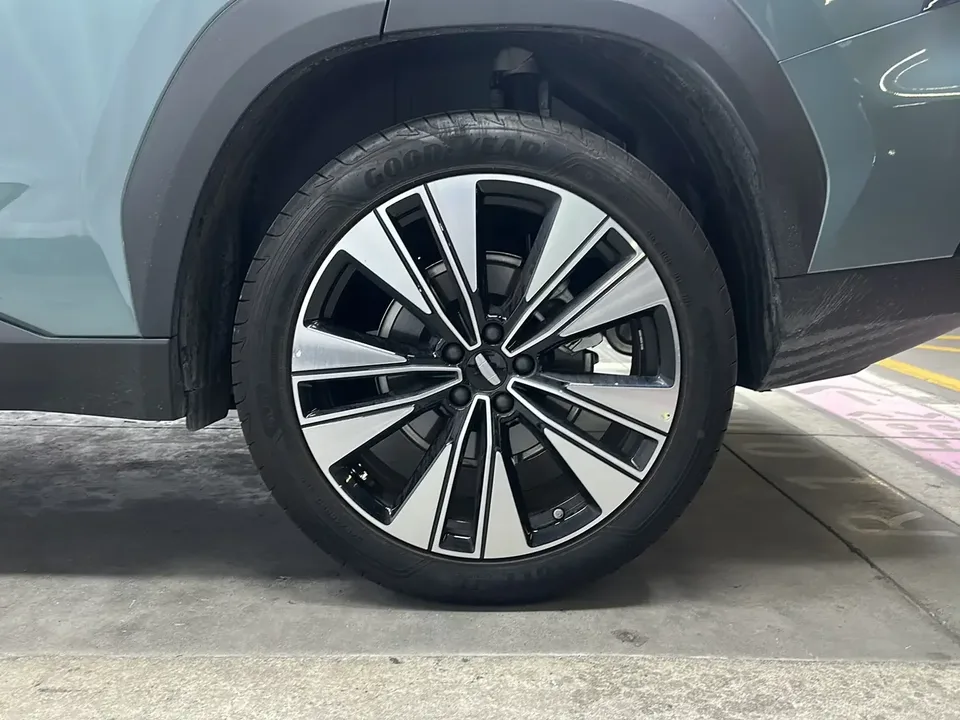 Geely Atlas L Boyue L 2025 The fourth generation 1.5TD DCT Jinxiu 2025 — thumbnail 3