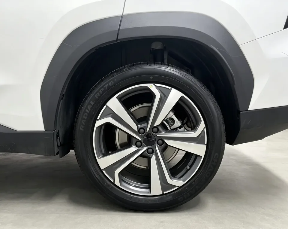 Geely Atlas L Boyue L 2025 Fourth generation 1.5TD DCT Sanhe 2026 — миниатюра 3