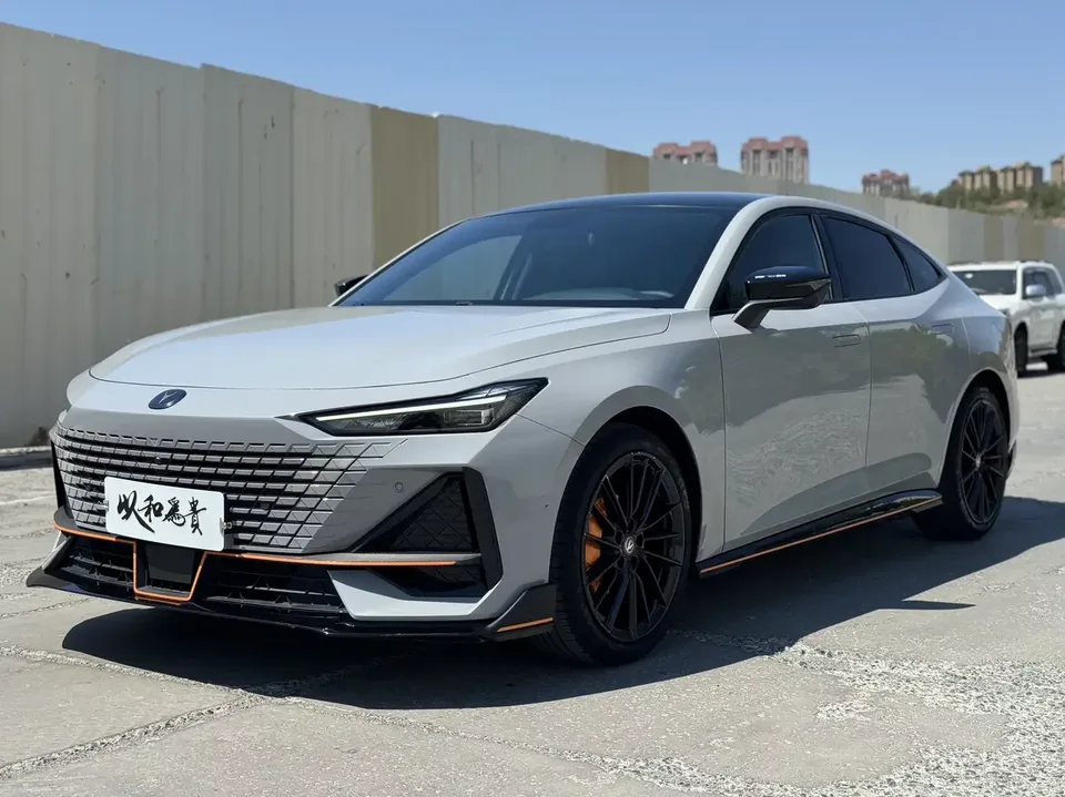 Changan UNI-V Changan UNI-V 2022 1.5T Sports Edition 2022 — photo 1, buy with delivery to Moscow