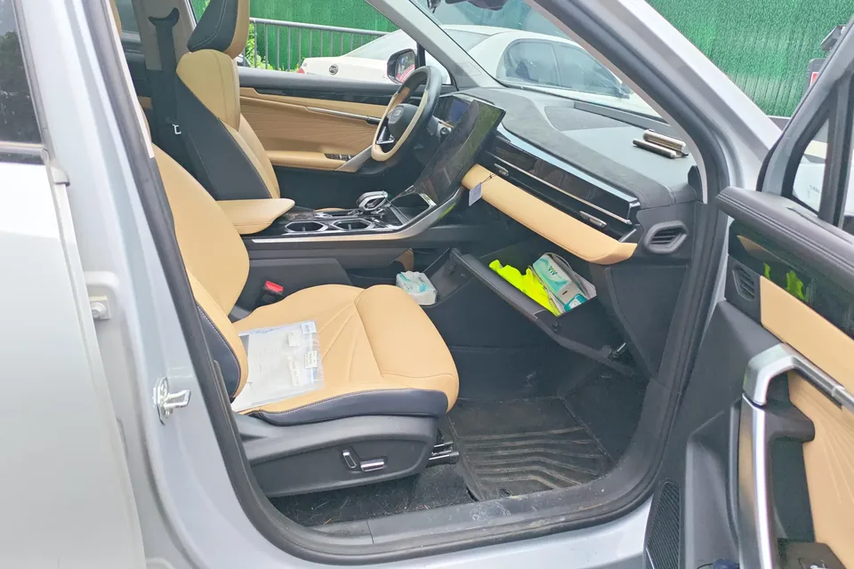 Geely Atlas L Boyue L 2023 1.5TD DCT Premium 2023 — thumbnail 3