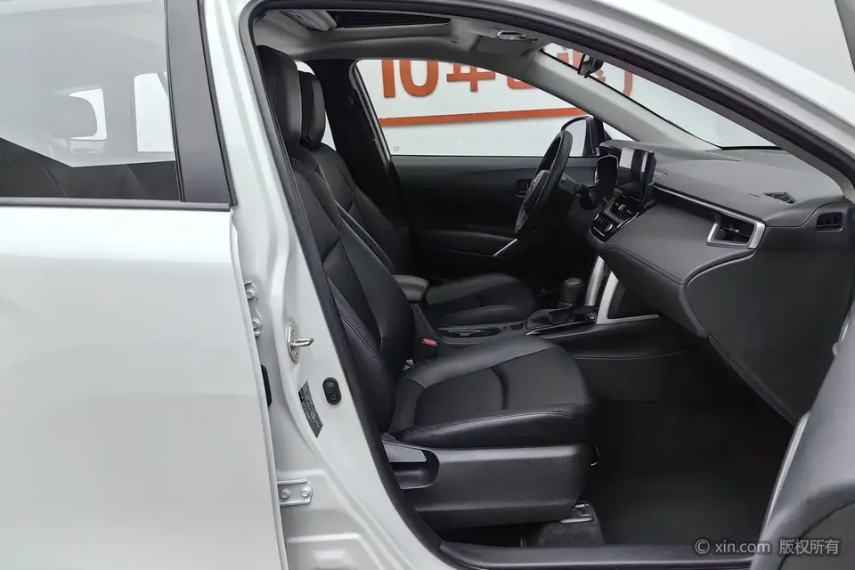 Toyota CorollaCross Corolla Sharp 2024 2.0L CVT Elite Edition 2025 — миниатюра 5