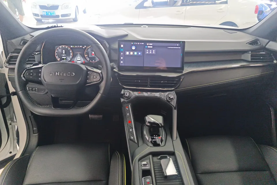 Lynk & Co 06 Lynk & Co 06 2023 Remix 1.5T Pro 2023 — thumbnail 4