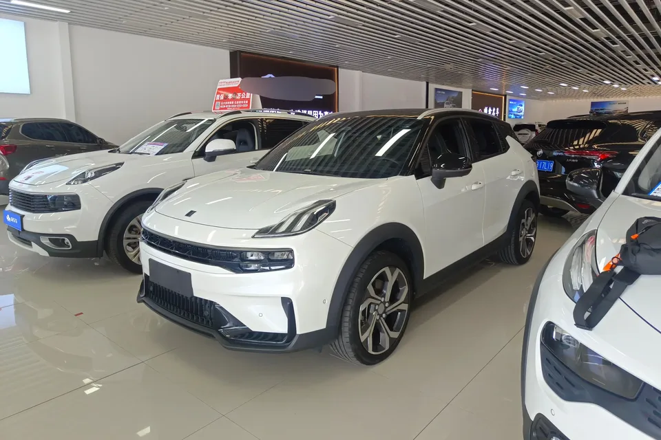 Lynk & Co 06 Lynk & Co 06 2023 Remix 1.5T Pro 2023 — photo 1, buy with delivery to Moscow