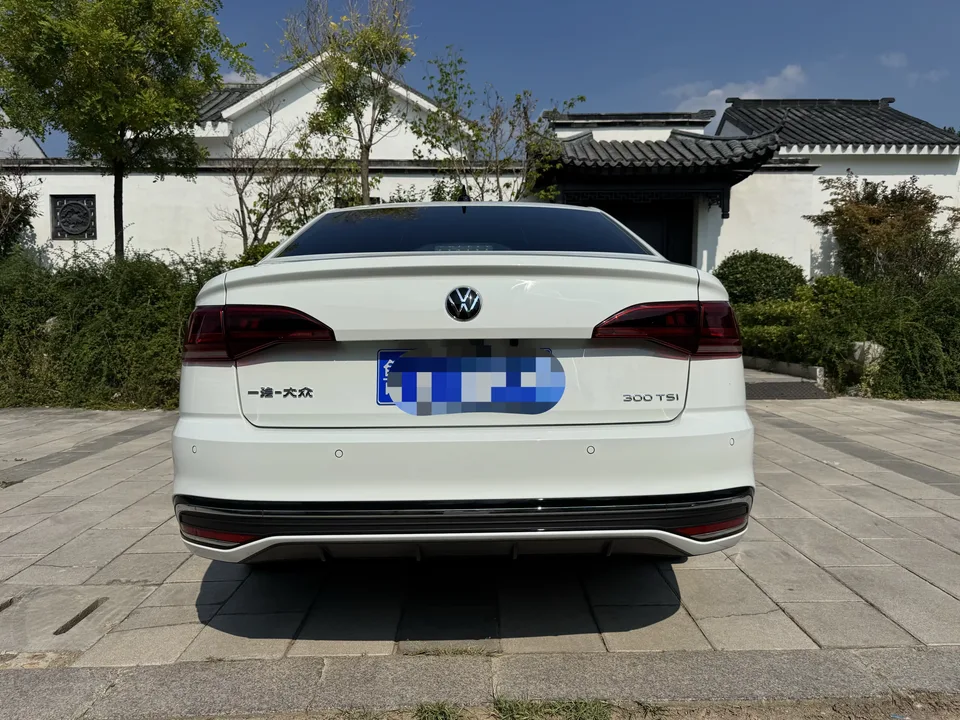 Volkswagen Bora Bora 2023 300TSI DSG Premium Edition 2023 — thumbnail 2