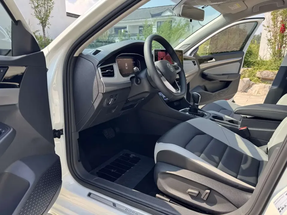 Volkswagen Bora Bora 2023 300TSI DSG Premium Edition 2023 — thumbnail 3
