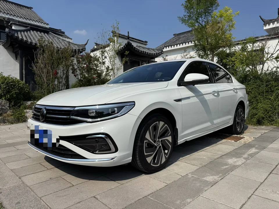 Volkswagen Bora Bora 2023 300TSI DSG Premium Edition 2023 — photo 1, buy with delivery to Moscow