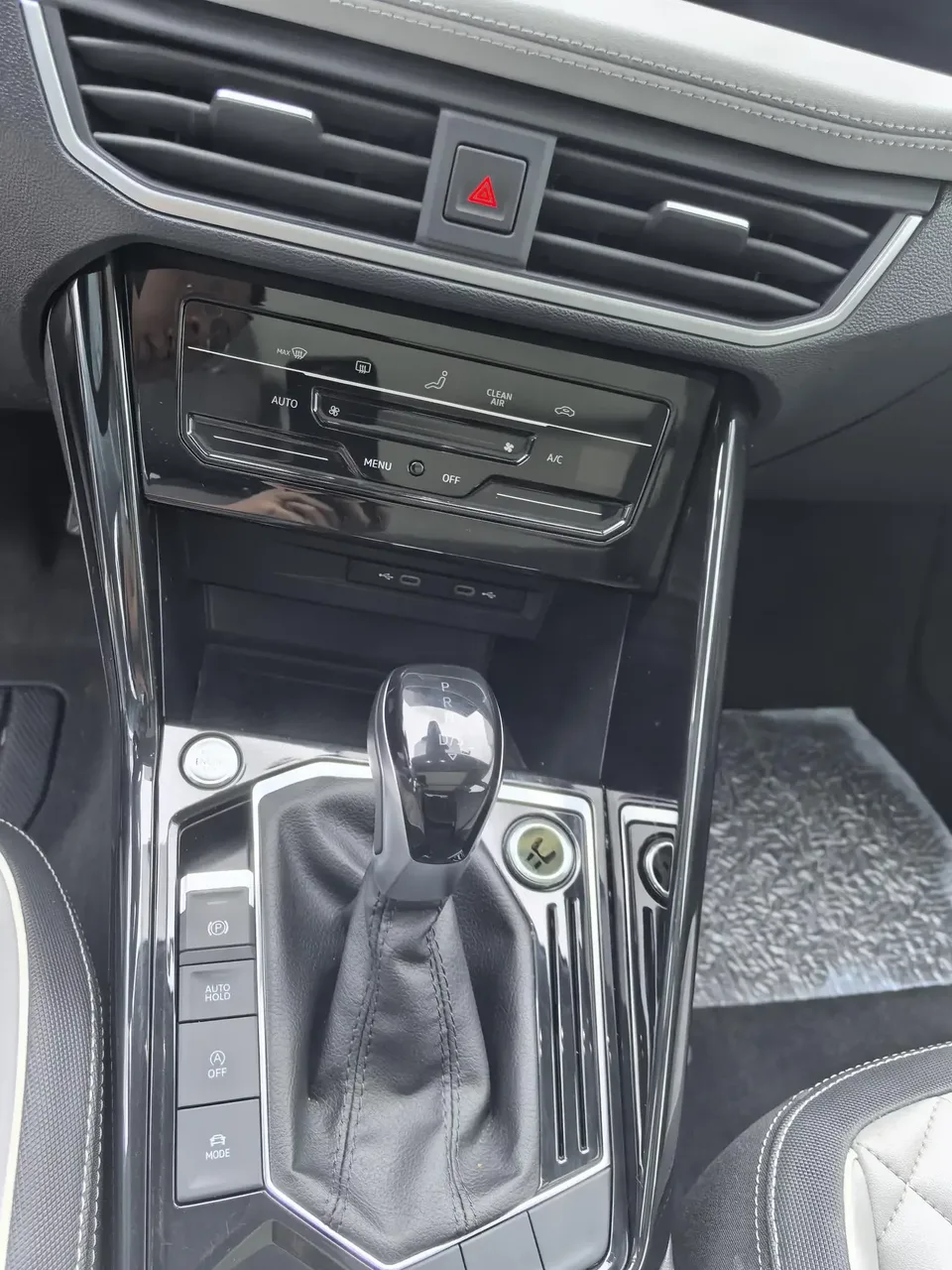Volkswagen Tayron Tanyue 2023 300TSI 2WD Luxury Plus Advanced Edition 2024 — thumbnail 3