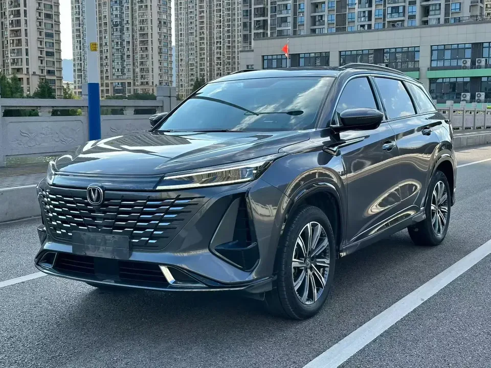 Changan CS75PLUS Changan CS75 PLUS 2023 The third generation 1.5T automatic premium model 2023 — photo 1, buy with delivery to Moscow