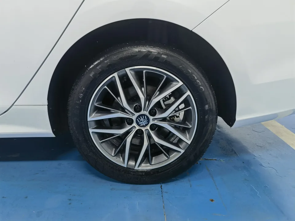 BYD Qin PLUS DM Qin PLUS DM 2023 DM-i Champion Edition 120KM Exceeding Type 2023 — thumbnail 3