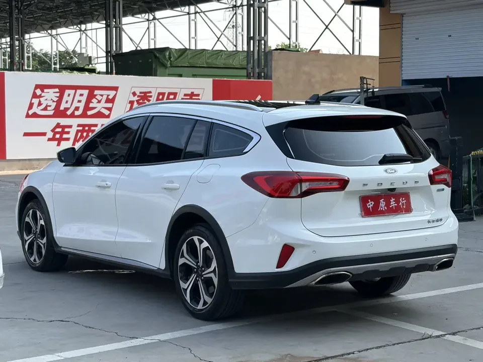Ford Focus fox 2021 EcoBoost 180 Shooting Brake Automatic 2022 — миниатюра 2