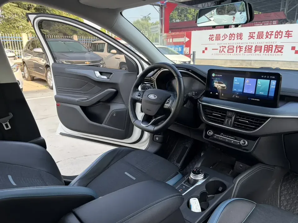 Ford Focus fox 2021 EcoBoost 180 Shooting Brake Automatic 2022 — миниатюра 4