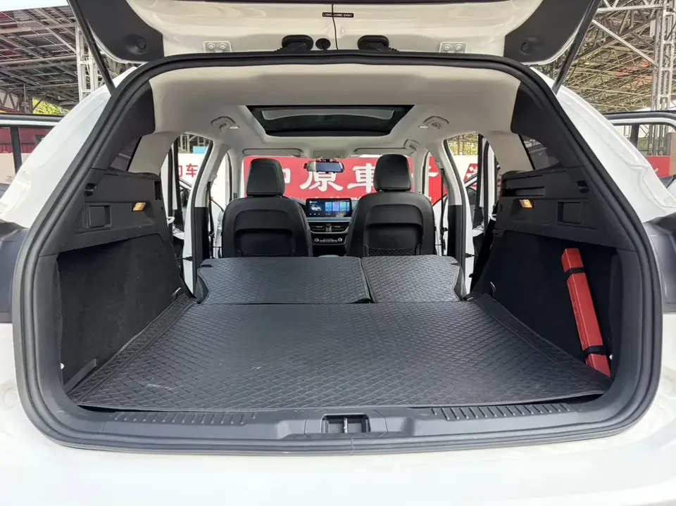 Ford Focus fox 2021 EcoBoost 180 Shooting Brake Automatic 2022 — миниатюра 5