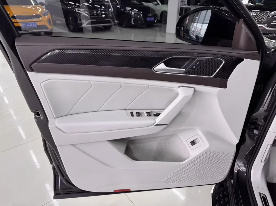 Volkswagen Tayron Tanyue 2023 280TSI 2WD Luxury Plus Advanced Edition 2023 — миниатюра 3