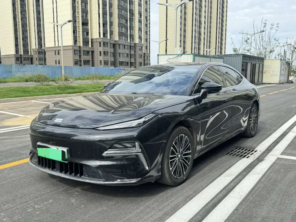 Geely Galaxy Star 8 PHEV Galaxy Star 8 PHEV 2025 130km EM-i Premium Edition 2025 — photo 1, buy with delivery to Moscow