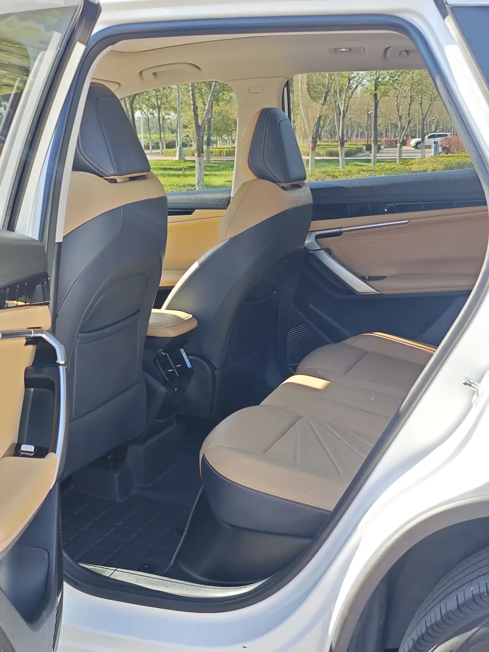 Geely Atlas L Boyue L 2023 1.5TD DCT Luxury 2023 — миниатюра 3