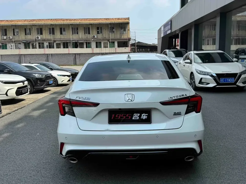 Honda Integra Style 2023 240TURBO CVT Premium Edition 2024 — thumbnail 2