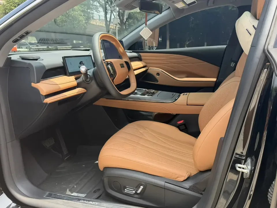 Geely Galaxy Star 8 PHEV Galaxy Star 8 PHEV 2025 130km EM-i Premium Edition 2025 — thumbnail 3