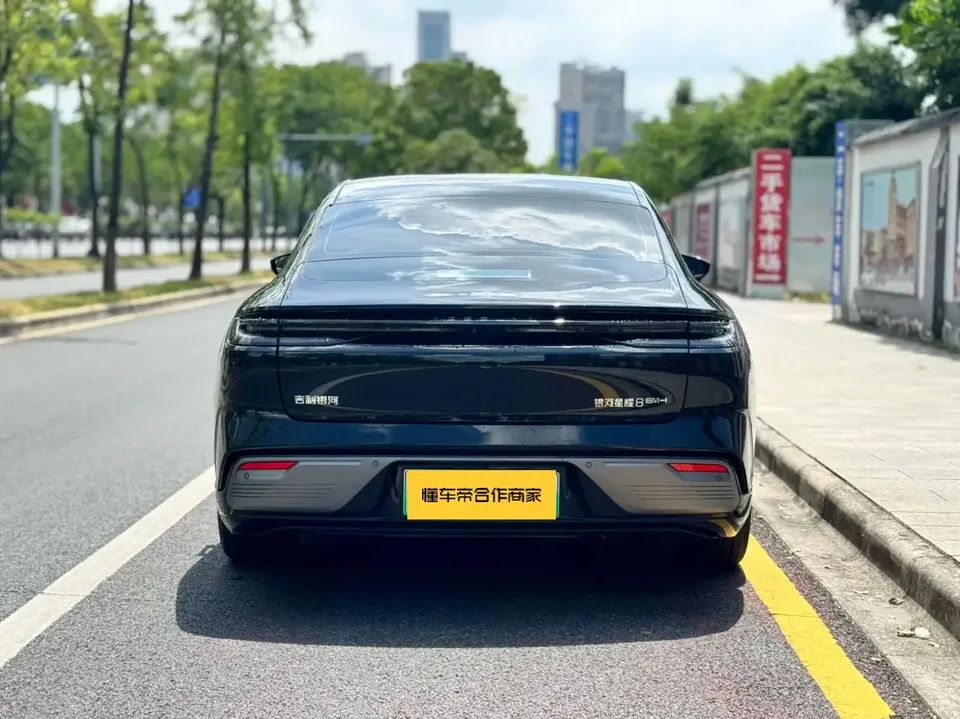 Geely Galaxy Star 8 PHEV Galaxy Star 8 PHEV 2025 130km EM-i Premium Edition 2025 — thumbnail 2