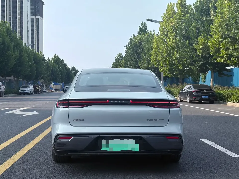 Geely Galaxy Star 8 PHEV Galaxy Star 8 PHEV 2025 130km EM-i Premium Edition 2025 — thumbnail 2