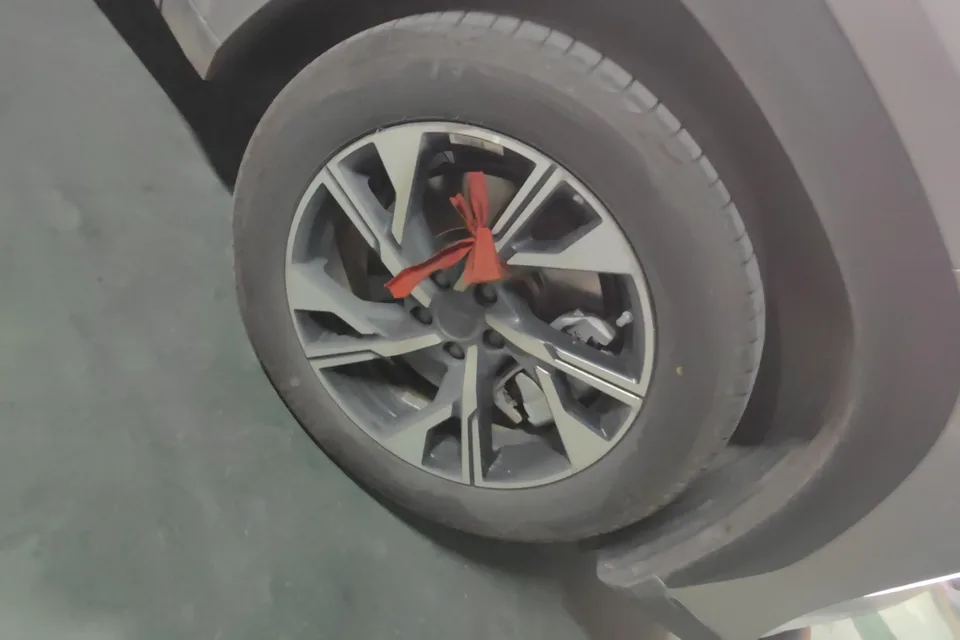 Geely Galaxy L7 Galaxy L7 2025 1.5L EM-i 115km Long-distance Edition 2025 — миниатюра 3