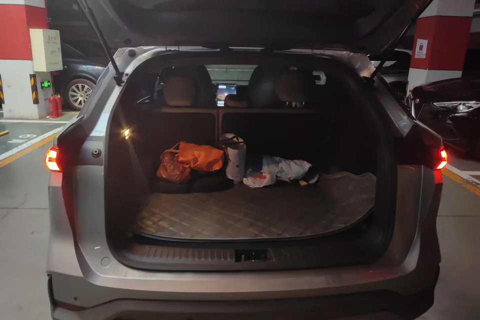 Geely Galaxy L7 Galaxy L7 2025 1.5L EM-i 115km Long-distance Edition 2025 — миниатюра 5