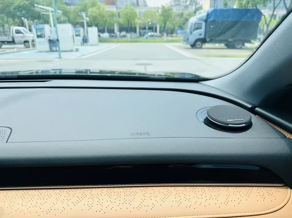 Geely Galaxy Star 8 PHEV Galaxy Star 8 PHEV 2025 130km EM-i Premium Edition 2025 — thumbnail 3