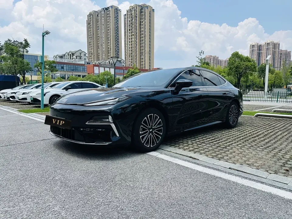 Geely Galaxy Star 8 PHEV Galaxy Star 8 PHEV 2025 130km EM-i Premium Edition 2025 — photo 1, buy with delivery to Moscow