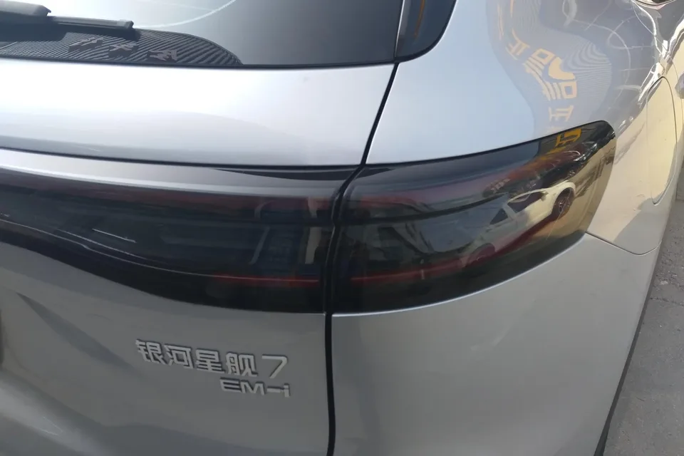Geely Galaxy Starship 7 EM-i Galaxy Starship 7 EM-i 2025 120KM Exploration+ 2025 — thumbnail 2