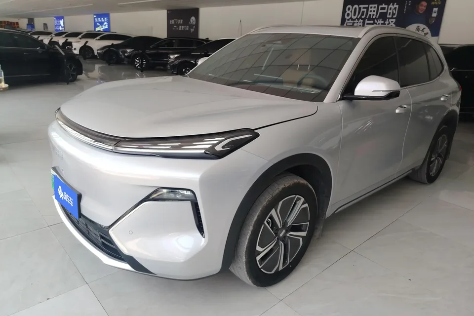 Geely Galaxy Starship 7 EM-i Galaxy Starship 7 EM-i 2025 120KM Exploration+ 2025 — photo 1, buy with delivery to Moscow