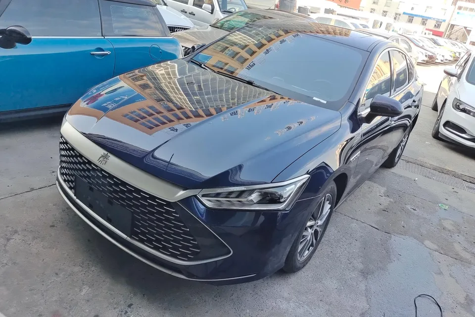 BYD Qin PLUS DM Qin PLUS DM 2023 DM-i Champion Edition 120KM Exceeding Type 2023 — photo 1, buy with delivery to Moscow