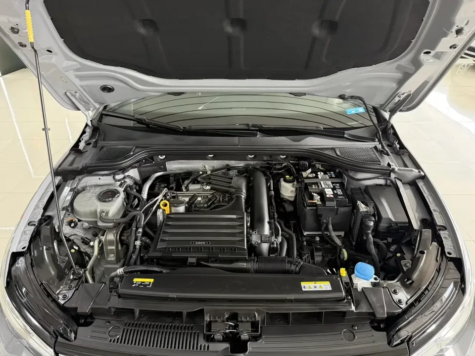 Volkswagen Golf golf 2023 280TSI DSG R-Line 2024 — thumbnail 2