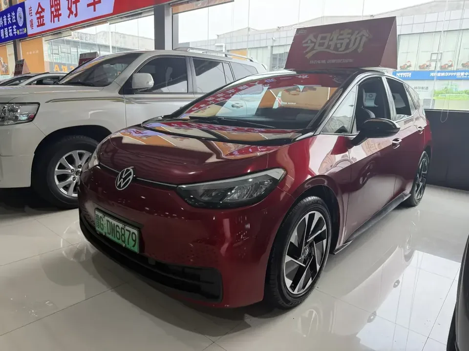 Volkswagen ID.3 Volkswagen ID.3 2025 Smart Model 2025 — photo 1, buy with delivery to Moscow