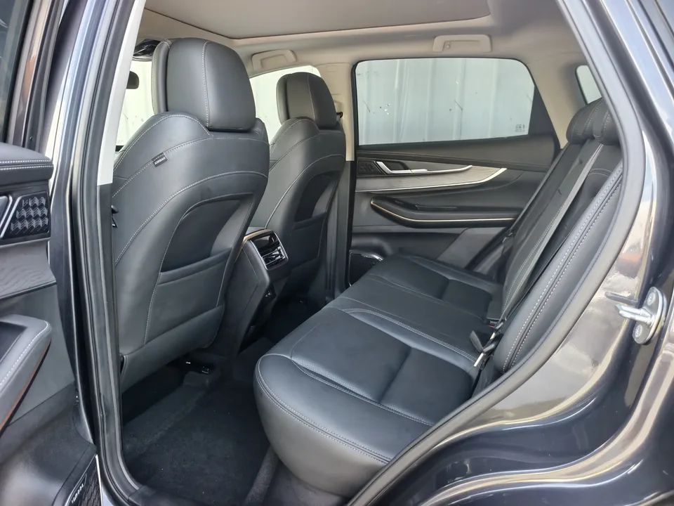 Exeed Xingtu Zhuifeng C-DM Xingtu Zhuifeng C-DM 2022 1.5TCI-DHT 105KM Riding on the Wind Edition 2022 — миниатюра 3