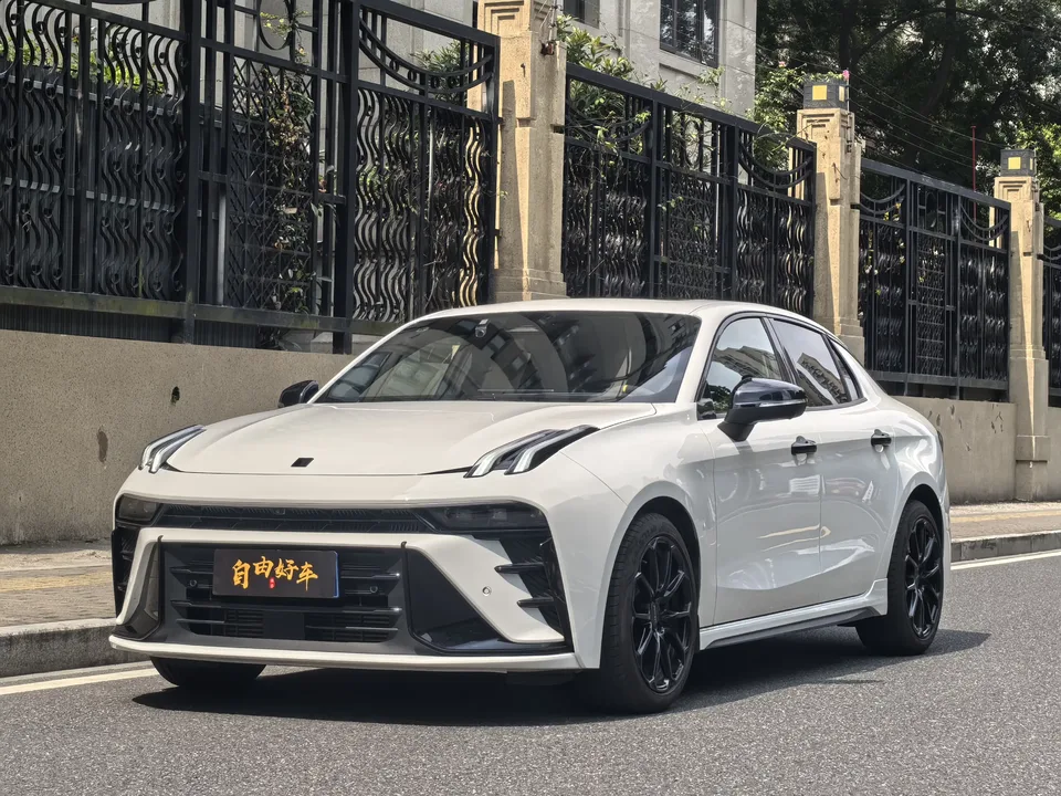 Lynk & Co 03 Lynk & Co 03 2025 1.5TD DCT Champion Edition Pro 2025 — photo 1, buy with delivery to Moscow