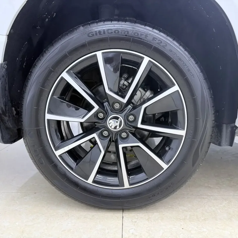 Skoda Karoq Korok 2023 TSI280 Premium Edition 2024 — thumbnail 4