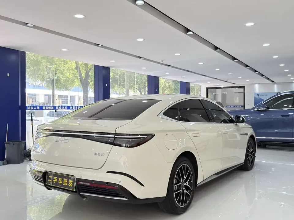 BYD Seal 07DM Seal 07DM 2025 DM-i 125KM Deluxe Smart Driving Edition 2024 — thumbnail 2