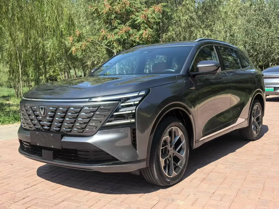 Changan CS75PLUS Changan CS75 PLUS 2025 The fourth generation 1.5T New Blue Whale Smart Premium 2024 — photo 1, buy with delivery to Moscow