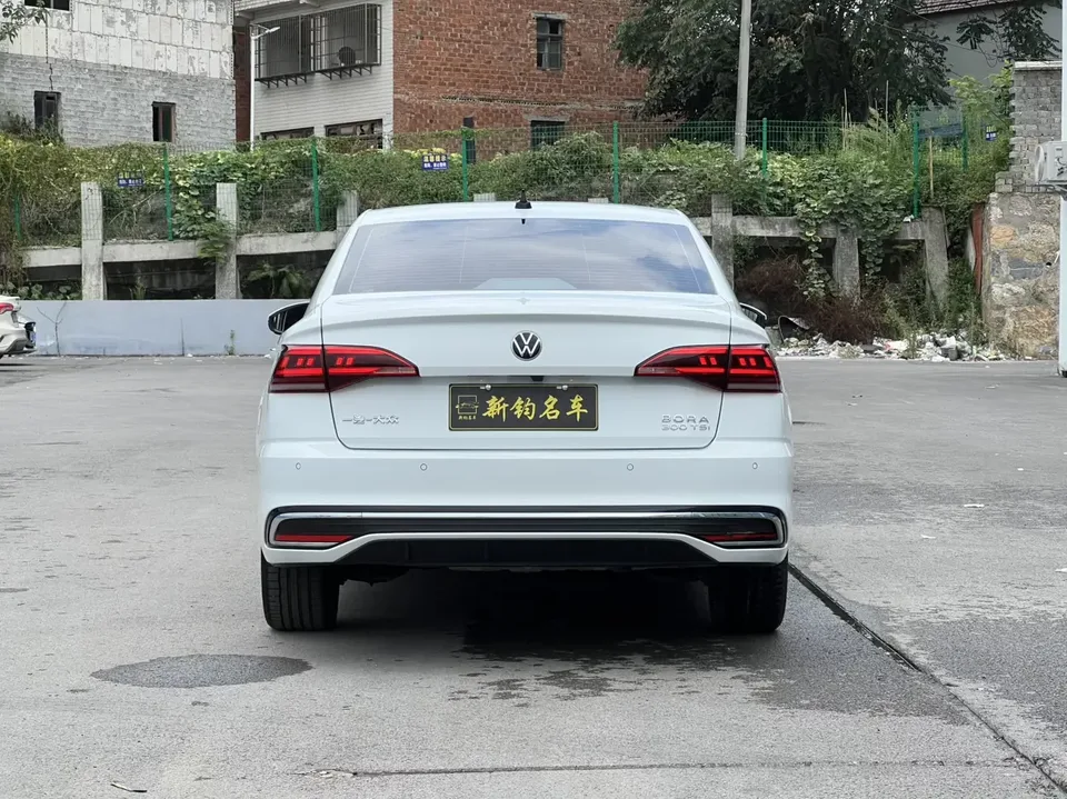 Volkswagen Bora Bora 2023 300TSI DSG Premium Edition 2023 — thumbnail 2