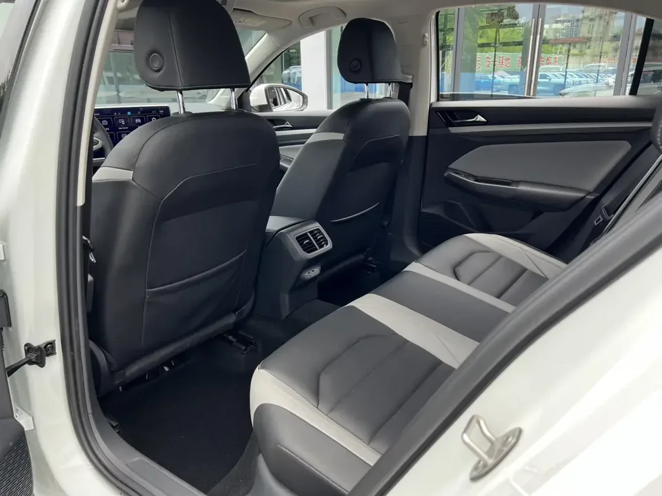 Volkswagen Bora Bora 2023 300TSI DSG Premium Edition 2023 — thumbnail 4