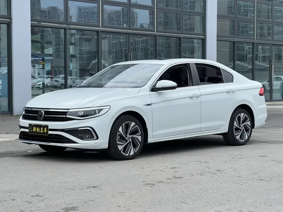 Volkswagen Bora Bora 2023 300TSI DSG Premium Edition 2023 — photo 1, buy with delivery to Moscow